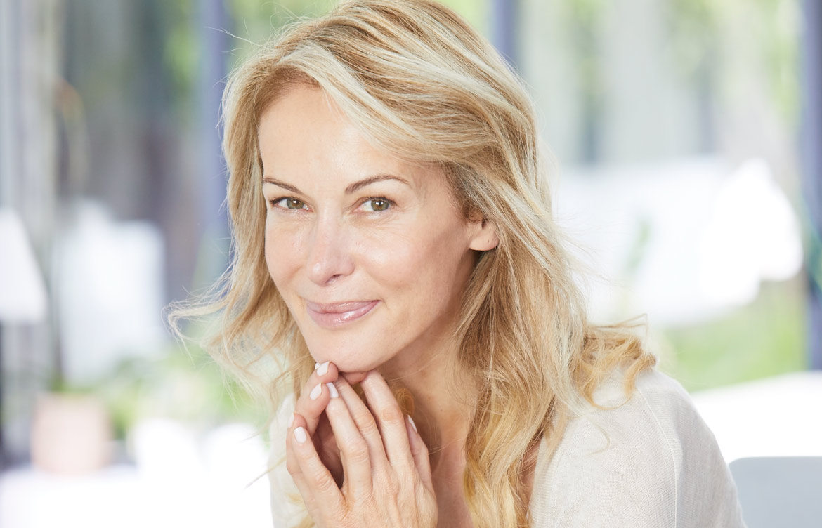 Menopause Hair Loss & Thinning: Is Menopausal Hair Loss Permanent ...